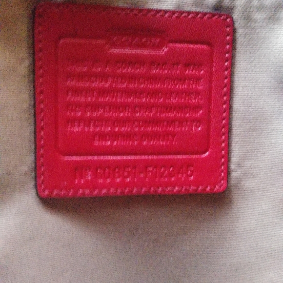 Coach  bag, east west, signature great condition - Picture 6 of 8